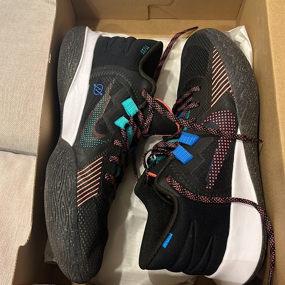 Nike bball shoes - Picture 2 of 6